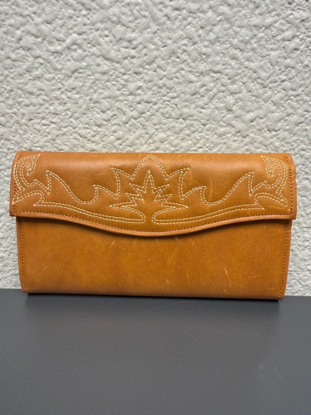 Vintage Unique Buxton Saddle Tan Embroidered Leather Clutch